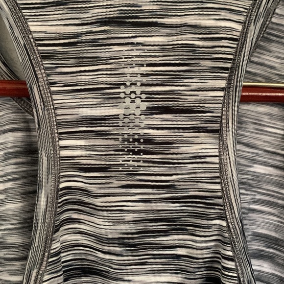 EUC Athleta Space Dye Heather Gray Fade White Shirred Side Waist Racerback Tank - Picture 4 of 5